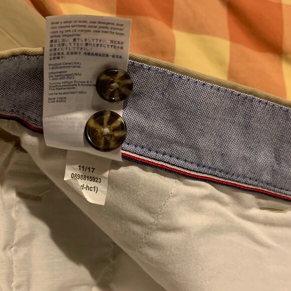 Beige Tommy Hilfiger Khakis – Size 32x32 - Picture 6 of 6
